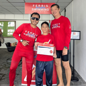 Beginner swimming class for children in Mantin