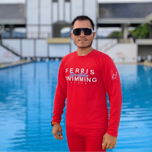 Swimming coach at poolside in FERRIS Sportfolio uniform