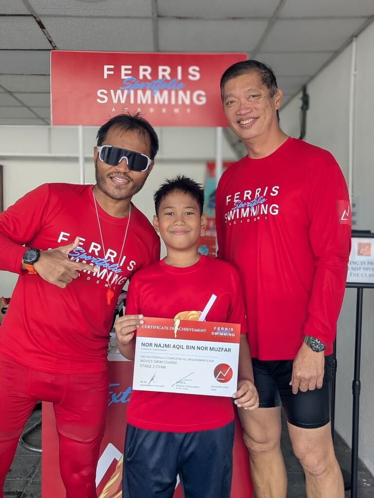 Beginner swimming class for children in Mantin